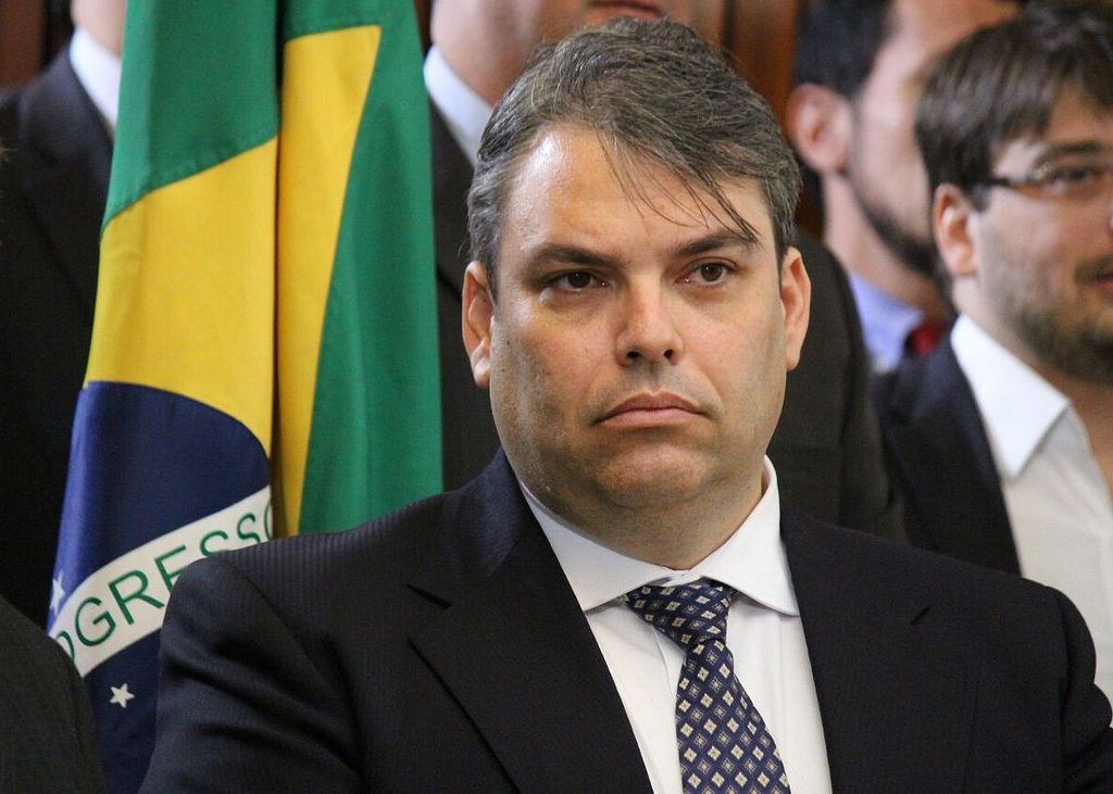 O reajuste salarial de 140 mil servidores públicos de 32 categorias, autorizado pelo TTJDF terá um impacto de R$ 2,7 bilhões nas contas do governo até o fim de 2016; para honrar os pagamentos, o Executivo tenta reduzir os custos e aumentar sua arrecadação; "O impacto, de fato, é muito grande, mas entendemos que o pagamento de salários é prioridade. Nós faremos todos os esforços para pagar tudo em dia", afirmou o secretário de Gestão Administrativa e Desburocratização, Antônio Paulo Vogel