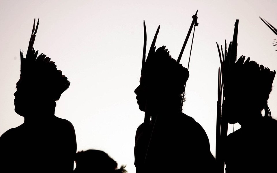 Os índios Amondawá, de Rondônia, talvez sejam a única comunidade humana que não conhece o conceito de tempo e nem sequer possui uma palavra para designá-lo. Na sua cultura não existe nada similar aos meses ou aos anos. Ela não possui relógios ou calendários.