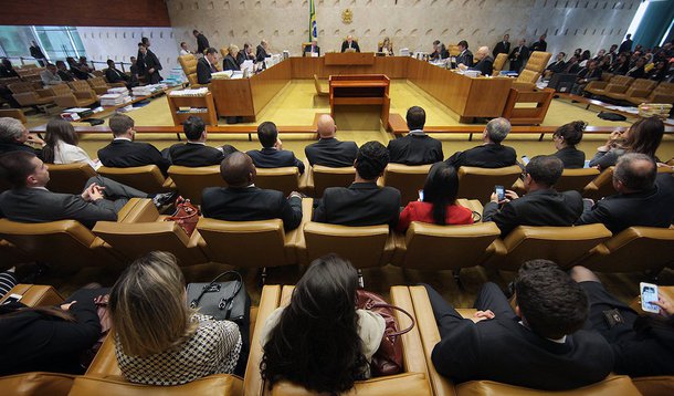 Presidente do STF, o ministro Ricardo Lewandowski, ressaltou a “força de nossas instituições republicanas" no processo de escolha de Luiz Edson Fachin para cadeira na Corte; já Luís Roberto Barroso destacou que “a digna altivez com que o Professor Fachin enfrentou as críticas mais ferozes valorizam-no como ser humano”; Marco Aurélio Mello disse que Fachin "é um pensador do direito" e Teori Zavascki também declarou que ele está "à altura do Tribunal e vai qualificar ainda mais a Suprema Corte de nosso País"