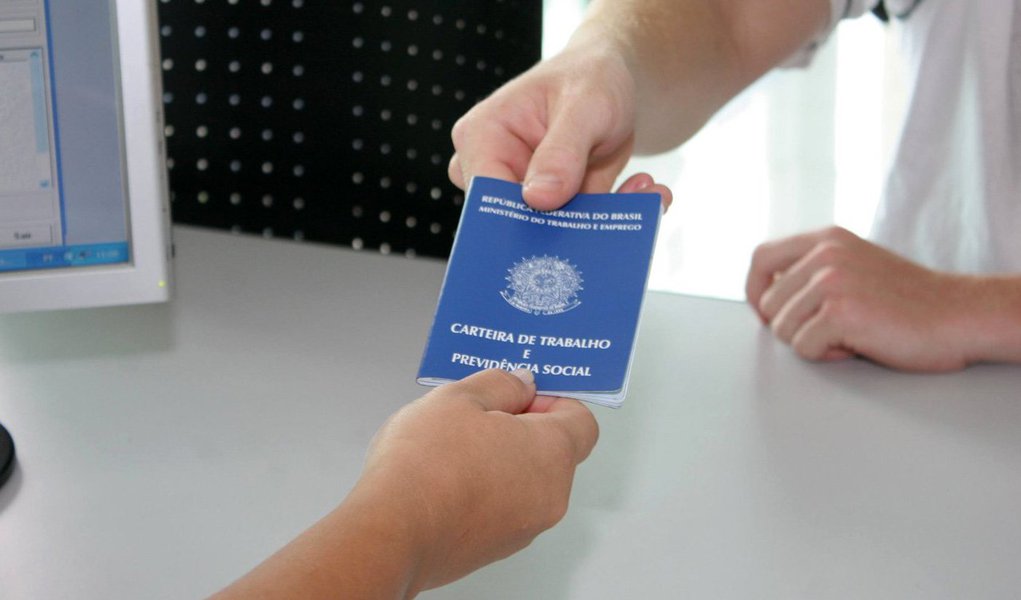 O medo do brasileiro de perder o emprego aumentou 5,4% em junho, na comparação com março, atingindo o maior nível desde setembro de 1999, segundo pesquisa Índice de Medo do Desemprego (IMD) divulgada  pela Confederação Nacional da Indústria (CNI); na comparação com junho do ano passado, o indicador registrou alta de 36,8%