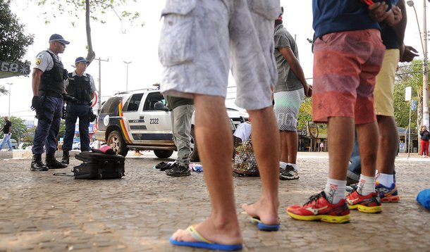 Dados da Secretaria da Segurança Pública e da Paz Social mostram que, nos primeiros cinco meses deste ano, foram registrados 268 assassinatos em Brasília, 7,26% a menos em comparação a 2014, quando aconteceram 289 delitos dessa natureza; já em 2013, 302 pessoas acabaram executadas no DF — taxa 11,25% maior do que a registrada em 2015