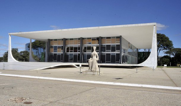 Segundo o coordenador-geral do Sindicato dos Trabalhadores do Poder Judiciário do Distrito Federal (Sindjus), José Rodrigues Costa, o objetivo dos servidores é derrubar o veto da presidenta Dilma Rousseff ao primeiro projeto de lei que trata do aumento dos trabalhadores do Judiciário, aprovado em junho no Senado, e que previa um reajuste entre 53% e 78,56%; “A mobilização, a partir de agora, é no Congresso Nacional, demonstrando com documentos e fundamentando com dados a necessidade de manter o reajuste definido anteriormente”, disse