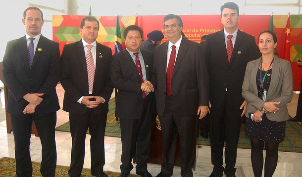 Governo do Maranhão assinou protocolo de Intenções com a Beijing Huiquan Empresa de Investimentos Ltda, empresa que demonstra interesse em investir em empreendimentos do setor de siderurgia no Maranhão; após conhecer as potencialidades do Estado na produção e na capacidade logística através de esforços do Governo do Estado, os empresários chineses sinalizam para possíveis investimentos privados no Estado