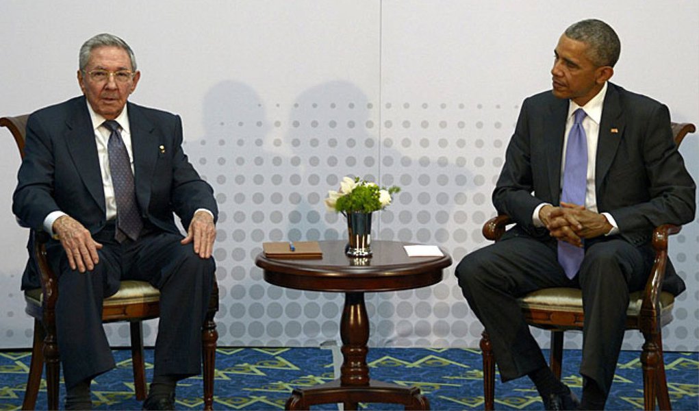 Ministério das Relações Exteriores disse nesta quarta-feira, 1º, que o governo brasileiro "recebeu com satisfação" o anúncio do restabelecimento de relações diplomáticas e da reabertura recíproca de embaixadas entre Cuba e os Estados Unidos, a partir do dia 20 de julho; "Trata-se de passo importante no processo de normalização das relações entre dois países com os quais o Brasil mantém tradicionais e profundos vínculos de amizade e cooperação", diz o Itamaraty; presidentes Barack Obama e Raúl Castro anunciaram nesta quarta-feira a reabertura das embaixadas