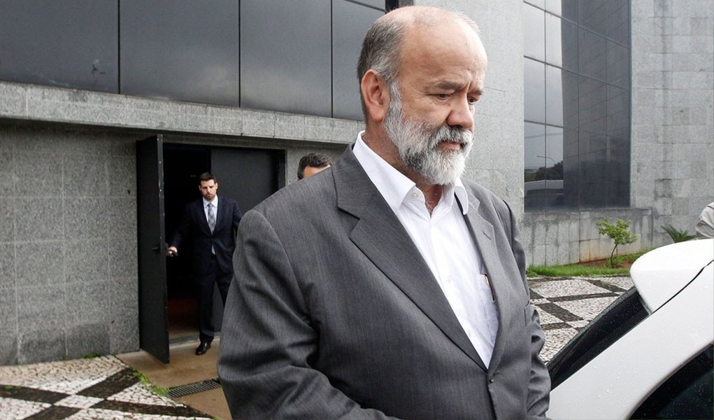 O Ministério Público Federal pediu que a Justiça mantenha a prisão do ex-tesoureiro do PT João Vaccari Neto, preso durante a Operação Lava Jato; de acordo com a Procuradoria-Geral da República, a prisão é necessária "para a garantia da ordem pública, da aplicação da lei penal e, também, por conveniência da instrução penal"