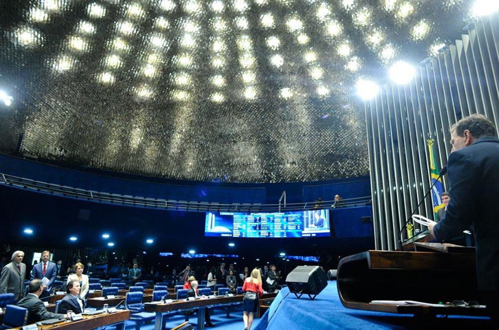 Medida Provisória 668/2015 eleva alíquotas da contribuição para o PIS/Pasep-Importação e da Cofins-Importação e vai agora à sanção presidencial; alíquota subirá de 9,25% para 11,75%; mais cedo, o ministro da Fazenda, Joaquim Levy, havia dito que a votação da MP era muito importante para o País; com a 668, o Congresso conclui a votação das três MPs do ajuste fiscal que venceriam em junho