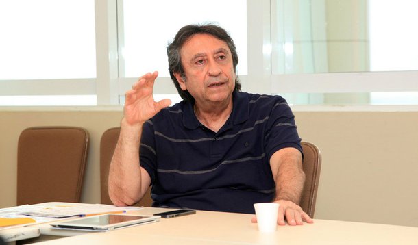 Deputados estaduais voltaram a se mobilizar pela criação de uma CPI para investigar como foram gastas as verbas destinadas à saúde na gestão do ex-secretário Ricardo Murad; o movimento em favor da CPI ganhou força após a divulgação de um relatório da Secretaria de Transparência do Estado mostrando que a gestão anterior pagou por serviços não executados em um hospital "fantasma" na cidade de Rosário; auditoria aponta que, dos R$ 4,8 milhões já pagos pela Secretaria de Saúde, foram feitos serviços que justificariam apenas o pagamento de R$ 591 mil, que seriam por medições iniciais