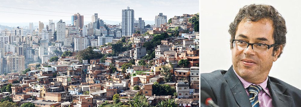 "Ficou chocado (a) com a agressão verbal ao frentista haitiano no Rio Grande do Sul ou com o colunista da Veja que pediu 'menos escolas, mais prisões'?", questiona Eduardo Guimarães, do Blog da Cidadania; "Pois esse surto nazifascista que o Brasil vem assistindo acaba de ganhar um novo capítulo antes mesmo que os anteriores tivessem sido digeridos. Na última edição dominical da Folha de São Paulo, um colunista saiu em defesa da desigualdade de renda no Brasil (!?)", diz ele, referindo-se ao texto de Hélio Schwartsman, chamado 'Em defesa da desigualdade'