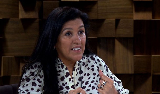 Atriz e apresentadora do programa Esquenta!, da TV Globo, Regina Casé, fez um alerta sobre o extremismo atual na sociedade: “Há muito tempo que eu não via isso. Acho terrível. Essa polarização vai dar, sem dúvida, em um lugar muito ruim, sob todos os aspectos, com todo tipo de intolerância: política, religiosa, racial… Estamos em um momento muito difícil”; ela também comentou a recente agressão sofrida por Jô Soares depois de entrevistar Dilma: “Acho que ele reagiu muito bem. Porque, do contrário, só aumenta a agressividade. Eu acho que, como na internet, todo esse tipo de intimidação deve ser tratada com o máximo de calma para que não cresça mais essa onda de violência”