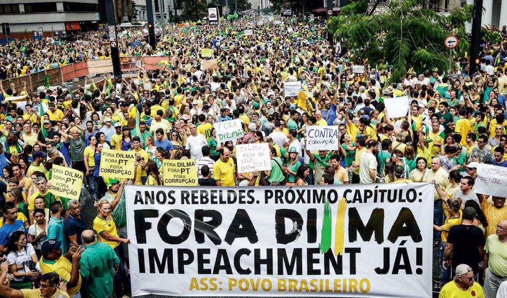 São golpistas manipulados e golpistas mal-intencionados. Todavia, são a mesma face da mesma moeda. Impeachment é golpe, e a eleição vencida por Dilma Rousseff acabou há dez meses