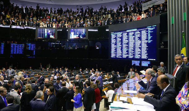 Era inimaginável que a maioria dos deputados federais fosse capaz de alterar o atual modelo de relação política e financeira com as empresas. É assim que eles sobrevivem, vencem pleitos e fazem fortuna