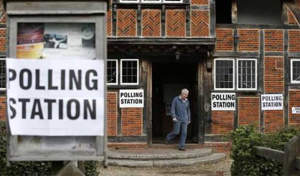 A expressiva vitória do Partido Conservador depois de ter implementando um rigoroso ajuste fiscal traz duas leituras para o Brasil, aponta Tereza Cruvinel, colunista do 247; "A esperançosa, de petistas e dilmistas, apostando na possibilidade de uma recuperação do atual governo e de seu partido depois que o ajuste em curso no Brasil começar a produzir resultados" e a "negativista, lembrando que na Inglaterra não houve um escândalo de corrupção como o da Petrobrás, e que o primeiro-ministro inglês David Cameron venceu a eleição anterior prometendo o ajuste, ao contrário de Dilma"