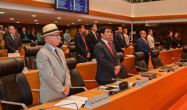 A CPI para investigar as falcatruas ocorridas na Secretaria Estadual de Saúde durante a gestão de Ricardo Murad, entre os anos de 2009 e 2014, foi oficializada pela Mesa Diretora da Assembleia Legislativa e assinado por 29 parlamentares; a comissão investigará suposto desvio de verbas públicas, fraudes e superfaturamento em contratos do Hospital Carlos Macieira, direcionamento de licitações e suspeitas de uso da estrutura da saúde estadual para favorecer a eleição dos deputados estaduais Andrea Murad (PMDB) e Sousa Neto (PTN)