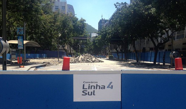O Consórcio Linha 4 Sul, responsável pelas obras da Linha 4 do Metrô entre Ipanema e Gávea, concluiu o serviço de tratamento de solo na região do Alto Leblon; desta forma, o canteiro de obras instalado na Rua Igarapava, no trecho entre a Rua Aperana e a Avenida Visconde de Albuquerque, será desmobilizado e retirado, liberando parte do trânsito na região, a partir desta terça-feira, dia 16/06/15; o local será devolvido totalmente reurbanizado e com nova sinalização