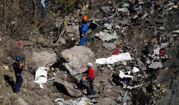 Os corpos das vítimas do acidente da Germanwings no sul da França em março foram identificados e podem ser enviados para suas famílias, disse a procuradoria de Marselha em nota nesta terça-feira, 19; "Os 150 certificados de óbito foram assinados, assim como as permissões para enterro", informou o órgão em comunicado; a procuradoria disse que autoridades da empresa aérea alemã Lufthansa receberam documentos em diversas línguas que permitirão a repatriação dos corpos