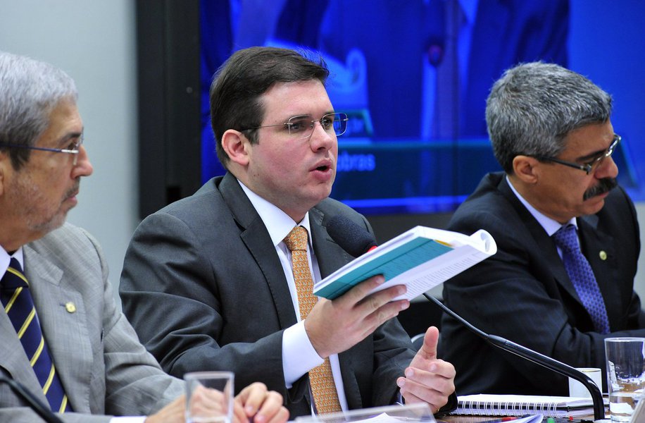 Deputados da comissão que investiga denúncias contra a Petrobras já haviam aprovado requerimento de convocação do empreiteiro da UTC, mas aguardavam a homologação do acordo de delação premiada, o que foi feito na quinta-feira pelo ministro Teori Zavascki, do STF