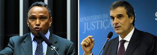 Bancada do PT defende a permanência do ministro da Justiça, José Eduardo Cardozo, no cargo, depois que a Folha de S. Paulo publicou uma matéria informando que Cardozo teria dito a aliados que deseja deixar o governo; setores do PT cobram o ministro por abusos em operações da Polícia Federal; "Reconhecemos que, na esfera das suas atribuições, o ministro Cardozo tem determinado a abertura de inquéritos e sindicâncias para apurar irregularidades praticadas por autoridades policiais em todos os casos em que há indícios de irregularidades", diz trecho da nota