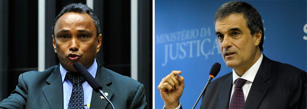 Bancada do PT defende a permanência do ministro da Justiça, José Eduardo Cardozo, no cargo, depois que a Folha de S. Paulo publicou uma matéria informando que Cardozo teria dito a aliados que deseja deixar o governo; setores do PT cobram o ministro por abusos em operações da Polícia Federal; "Reconhecemos que, na esfera das suas atribuições, o ministro Cardozo tem determinado a abertura de inquéritos e sindicâncias para apurar irregularidades praticadas por autoridades policiais em todos os casos em que há indícios de irregularidades", diz trecho da nota