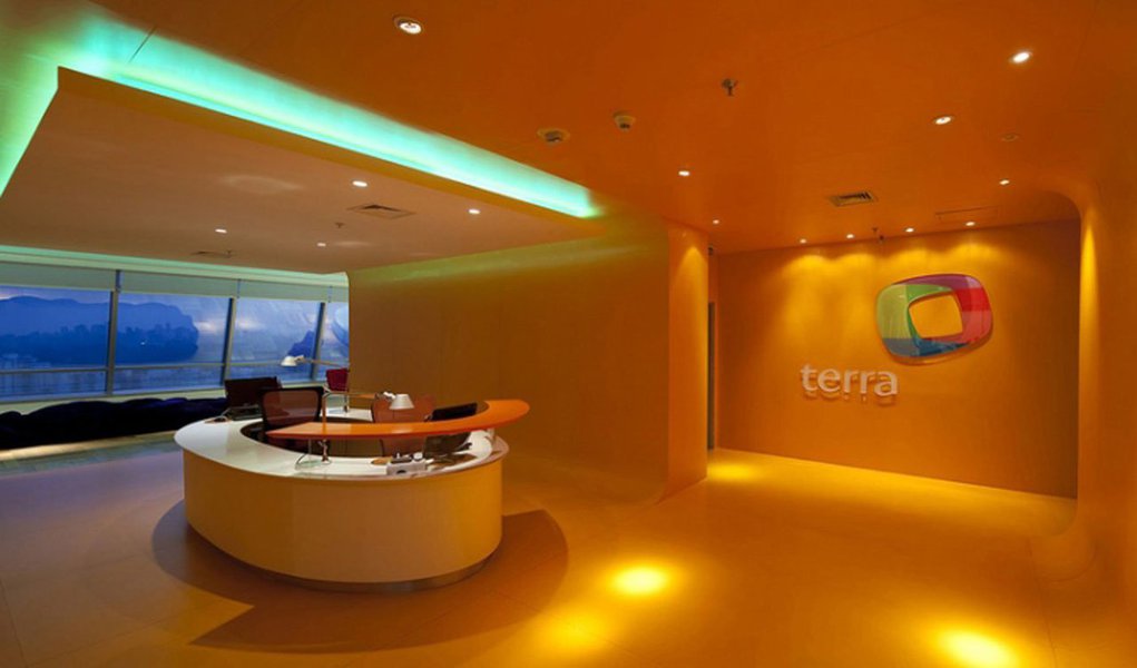 Segundo o portal Imprensa, somente oito jornalistas devem permanecer no portal e eles terão um perfil multimídia, pois serão responsáveis por abastecer o site com notícias e conteúdos de parceiros; a equipe que permanecer na empresa ficará sediada em São Paulo (SP) e com uma relação maior com a redação do México, que produz conteúdo para toda América Latina