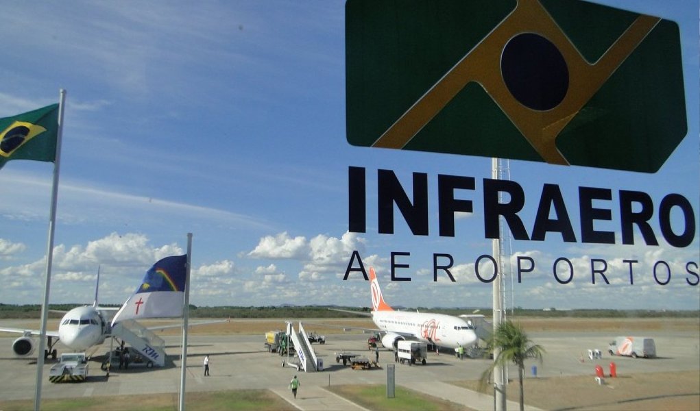 Infraero deverá ter 15% de participação nos quatro aeroportos que estarão no programa de concessões de infraestrutura do governo federal a ser anunciado na semana que vem, segundo a agência de notícias Reuters; no caso dos terminais em operação já transferidos à iniciativa privada (Guarulhos, Viracopos, Brasília, Galeão e Confins), a Infraero ficou com 49% de participação nos consórcios vencedores