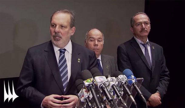 Os ministros das Relações Exteriores, Mauro Viera, do Desenvolvimento, Armando Monteiro, e da Ciência e Tecnologia, Aldo Rebelo, definiram como bastante produtivo o encontro entre a presidente Dilma Rousseff, ministros e empresários brasileiros que investem nos Estados Unidos, neste domingo; em coletiva, eles afirmaram que a reunião deverá manter estreita a relação entre o governo e o setor produtivo e ressaltaram que é possível ampliar muito essa corrente de comércio