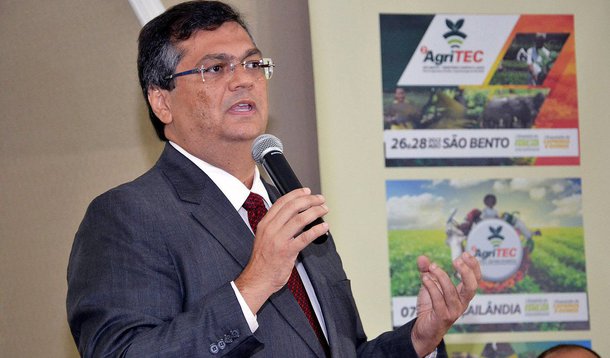 Já está pronto o projeto de Lei que cria o Plano de cargos e determina o concurso público para a secretaria estadual de Saúde; o projeto já foi encaminhado para o governador Flávio Dino, que deve aprovar ainda nesta semana para que seja enviado à Assembleia Legislativa já na volta dos trabalhos, na semana que vem; serão 37 cargos de médico, com salário inicial de R$ 19.994,60; outros 74 para enfermeiro, 14 para dentista, sete para cada um dos demais cargos; para os cargos não médicos, a remuneração inicial é de R$ 10.580,80