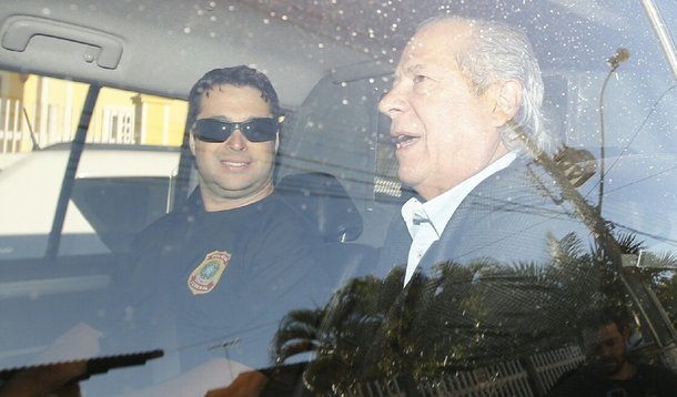 "Aos intelectuais, jornalistas e celebridades acadêmicas que têm se dedicado, nos últimos dias, a manifestar a decepção repentina com José Dirceu depois que ele foi conduzido a prisão da Polícia Federal em Curitiba, gostaria de dizer, do alto de minha modéstia, que sinto vergonha por esse comportamento", escreve Paulo Moreira Leite, em novo artigo para o 247; para o jornalista, ao se dispor a condenar com base em uma "verdade censurada", esses intelectuais, "em vez de viver das próprias ideias, permitem-se pensar com o cérebro dos outros"