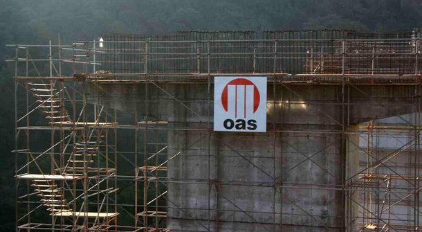 Empréstimo de R$ 800 milhões oferecido pela canadense Brookfield Infrastructure ao grupo de engenharia OAS foi aprovado na terça-feira, dando ao grupo brasileiro envolvido nas investigações da Operação Lava Jato, da Polícia Federal, capital de giro dar continuidade a suas operações e a quase uma centena de obras; OAS cederá como garantia parte de sua participação na operadora de projetos de infraestrutura Invepar