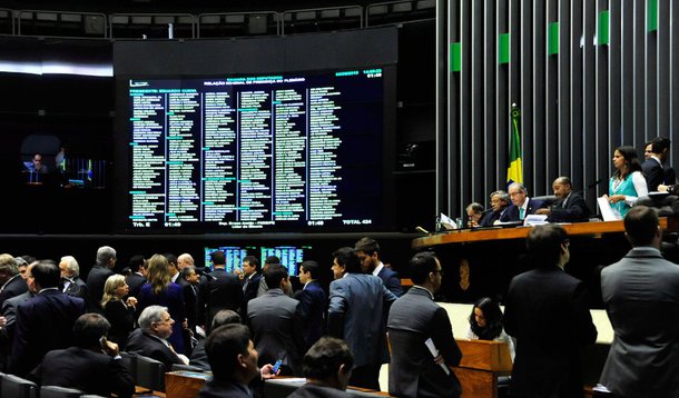 Número, que equivale a 0,7% do PIB, é 65% inferior aos R$ 126,731 bilhões previstos inicialmente pelo Executivo no projeto da Lei de Diretrizes Orçamentárias (LDO), enviado ao Congresso Nacional em abril (PLN 1/15)