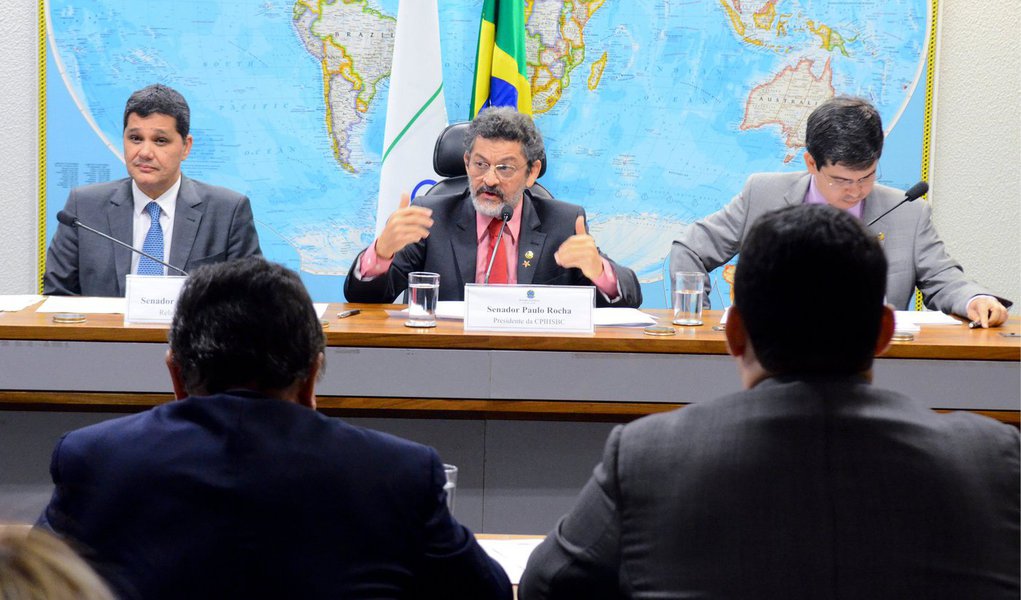 A CPI do HSBC aprovou, nesta terça (30), requerimentos pedindo a quebra de sigilo fiscal e bancário de clientes investigados por denúncias de operações irregulares com o banco; a CPI vai solicitar a quebra de sigilo de dois ex-diretores do Metrô de São Paulo: Paulo Celso Mano Moreira e Ademir Venâncio de Araújo; ambos são suspeitos de irregularidades administrativas