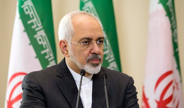 As seis potências mundiais que buscam negociar um acordo com o Irã para limitar o seu programa nuclear planejam continuar o diálogo além do prazo final de terça-feira, disse uma importante autoridade norte-americana neste domingo; o ministro das Relações Exteriores do Irã, Mohammad Javad Zarif, iria deixar Viena e retornar para Teerã para consultas com a liderança do país sobre a situação das negociações