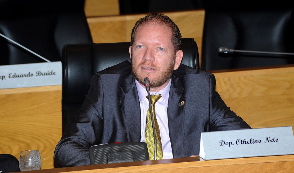 O vice-presidente da Assembleia Legislativa, Othelino Neto (PCdoB), justificou a locação de um prédio pela Secretaria de Estado da Saúde (SES) para a instalações de órgãos ligados à pasta; segundo o deputado, as instalações vão substituir e economizar os gastos com quatro edificações; "Não queiram apagar o passado, porque não é possível passar uma borracha e apagar como se tivesse escrito a lápis. Ele foi escrito à caneta vermelha do sofrimento do povo do Maranhão. E vocês são responsáveis por isso", cutucou o deputado, em referência à Era Sarney