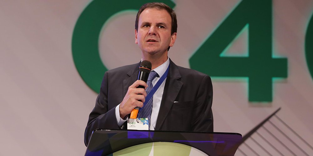 Prefeito do Rio criticou nesta quarta-feira, durante sabatina, a relação entre PT e PSDB, classificando a dicotomia como "uma tragédia para o Brasil"; "Eu não sei quem começou, não me importa, mas é uma coisa esquisitíssima. Os dois partidos que protagonizam a cena política brasileira, se for para ferrar o outro, fazem qualquer coisa, inclusive ferrar o Brasil. Por isso que o PMDB vai ganhar a [próxima] eleição [presidencial]", disse Eduardo Paes (PMDB), cujo nome também é ventilado para 2018