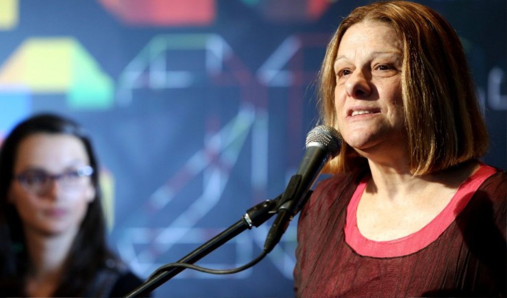 Prêmio é concedido anualmente pelos governos do Brasil e de Portugal e considerado o mais importante para a literatura de língua portuguesa; anúncio da premiação no valor de 100 mil euros, à escritora portuguesa Hélia Correia, foi feito na tarde desta quarta-feira 17