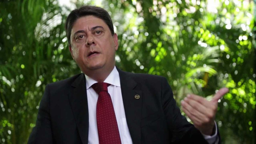 Ex-presidente da OAB-RJ, o advogado Wadih Damous assume nesta tarde o mandato de deputado federal pelo PT do Rio; "Tenho consciência de que assumo em momento difícil, de predominância do ódio e da intolerância e de pouco apreço pelo debate. E, modestamente, quero contribuir para que esta Casa continue sendo a Casa do debate, da democracia", afirmou.