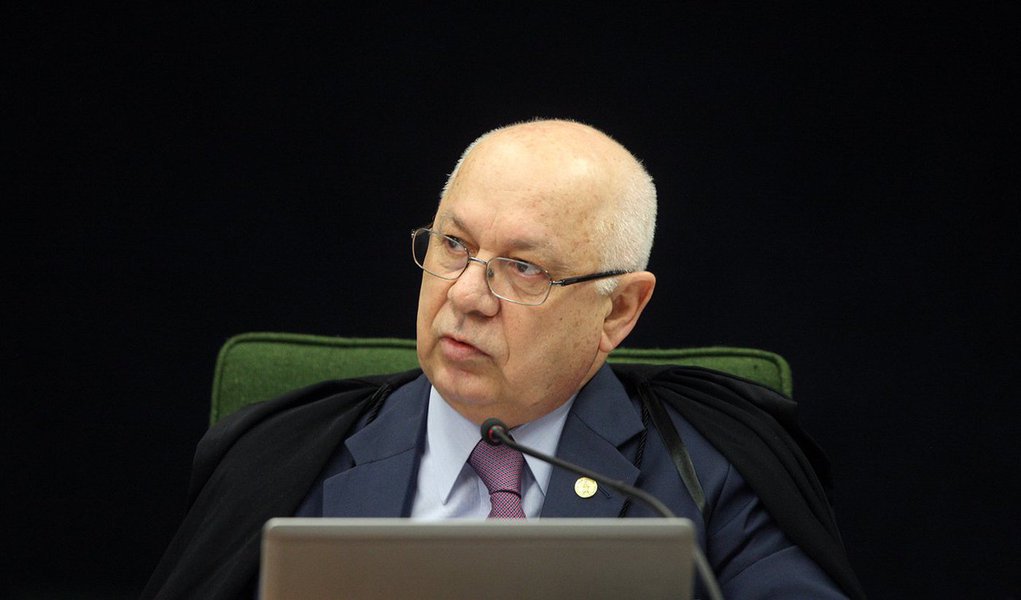 Relator dos inquéritos da Lava-Jato no Supremo Tribunal Federal (STF), ministro Teori Zavascki, garantiu que será rápido na análise das denúncias do Procurador-geral da República, Rodrigo Janot; no caso do presidente da Câmara, Eduardo Cunha (PMDB), as peças serão submetidas à votação no plenário do STF; se a maioria dos onze ministros aceitar as denúncias, o inquérito vira ação penal e o parlamentar, réu no processo
