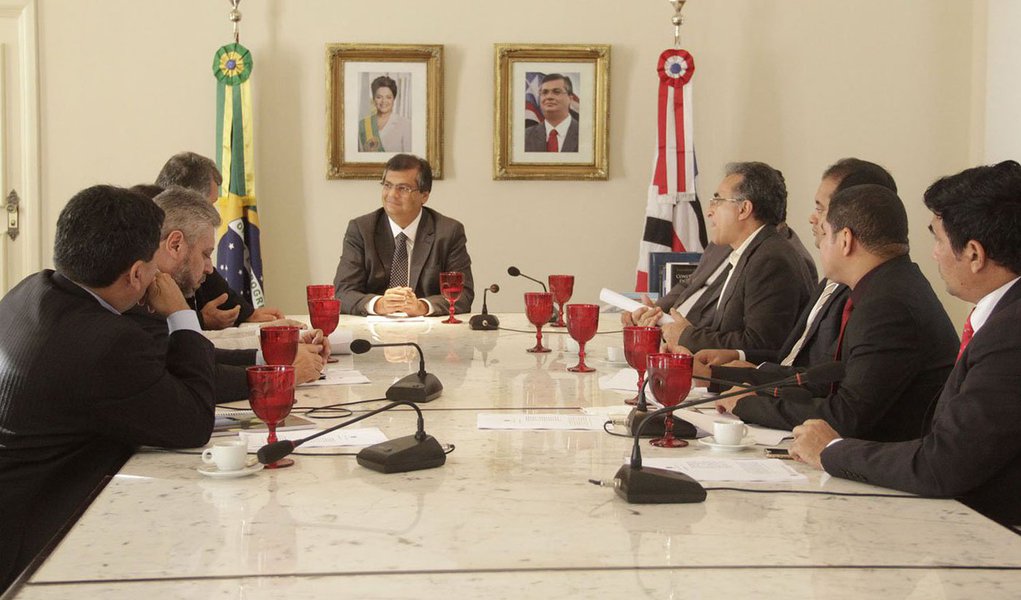 Deputado Edmilson Rodrigues (PSOL-PA), integrante da CPI do Sistema Carcerário da Câmara Federal, afirmou que o Termo de Compromisso assinado pelo Governo Estadual junto com CNJ e o Ministério da Justiça "pode servir de exemplo para todo o país, porque não pega apenas a questão da infraestrutura, mas também da ressocialização"; parlamentar Alberto Fraga (DEM-DF), presidente da CPI, disseque, após a visita a Pedrinhas pela manhã, foi possível verificar "uma evolução muito grande em relação ao que se viu no ano passado"