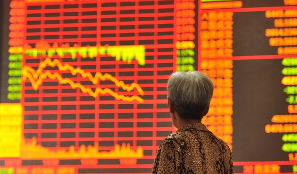 Medida canaliza potencialmente centenas de bilhões de iuanes para o combalido mercado acionário chinês; apesar de uma série de medidas oficiais com o objetivo de apoiar o mercado, a confiança de investidores segue frágil em meio a sinais contínuos de desaceleração na economia; os fundos de pensão poderão investir até 30 por cento de seus ativos líquidos em ações, fundos acionários e fundos mistos do país