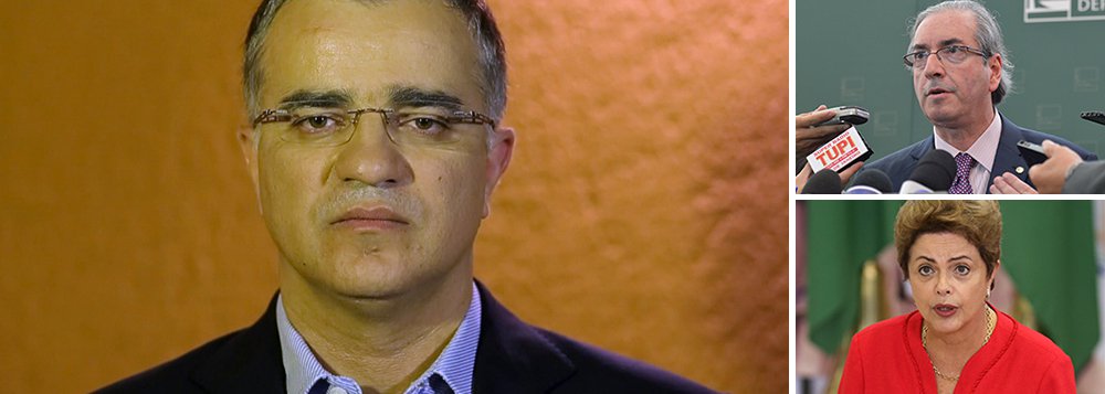 Para evitar a redução da maioridade penal de 18 para 16 anos, o Palácio do Planalto costura apoio a uma proposta do governador de São Paulo, Geraldo Alckmin (PSDB), de mudar o ECA; o tucano defende que o tempo de internação de menores que cometam crimes violentos passe de 3 para 8 anos; colunista Kennedy Alencar afirma que, apesar de tese ganhar terreno, não é possível prever hoje quem vencerá essa briga: "A discussão do assunto se transformou em mais uma batalha entre governo e o presidente da Câmara, Eduardo Cunha (PMDB)"