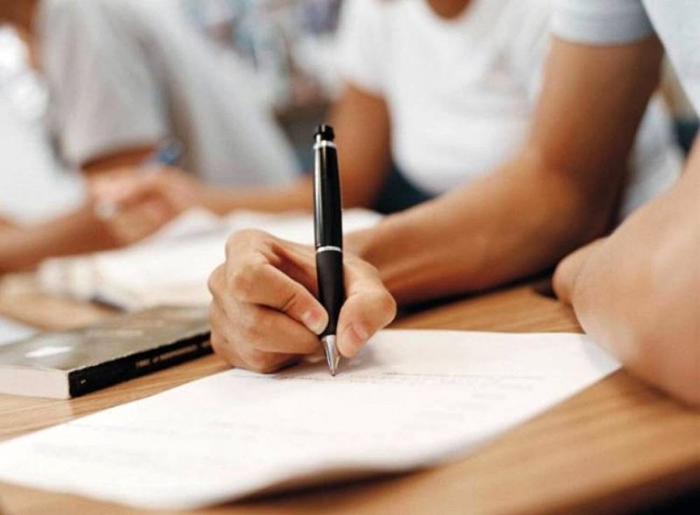 Secretaria de Estado de Ciência, Tecnologia e Inovação (Secti), lança na quarta-feira (12), no Salão de Atos do Palácio dos Leões, o Programa Pré-Universitário (Preuni); a proposta do programa é democratizar o acesso ao Ensino Superior, disponibilizando ferramentas de estudo para jovens oriundos da rede pública; para a primeira etapa do Preuni, um aplicativo foi desenvolvido para alcançar 20 mil estudantes em todo o Estado