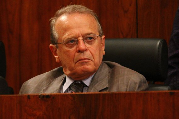 O ex-governador do Rio Grande do Sul Tarso Genro (PT) participou ontem (22) no Rio de um encontro ao lado do senador Lindbergh Farias e do deputado Alessandro Molon, ambos do PT; o encontro é chamado de "A saída é pela esquerda"; Tarso defendeu candidatura própria do PT para a prefeitura do Rio, em 2016, e para Presidência, em 2018