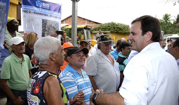 O prefeito do Rio de Janeiro, Eduardo Paes (PMDB), afirmou que o Executivo entrará na Justiça contra o ex-deputado federal Rodrigo Bethlem (PMDB-RJ), acusado pelo MP-RJ de receber propina da ONG Tesloo no período em que comandou a Secretaria municipal de Assistência Social - novembro de 2010 a junho de 2012; a Procuradoria Geral do Município quer reaver cerca de R$ 5 milhões em ações contra a ONG"; sobre a ação, o gestor disse que "já está decidido"