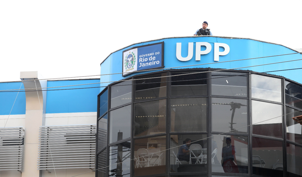 O MP-RJ e o Governo do Estado firmaram um termo de ajustamento de conduta (TAC) que prevê o incremento de investimentos na segurança pública, especialmente na PM, com o aporte de R$ 4 bilhões ao longo de seis anos; os recursos serão destinados para a regulamentação da jornada de trabalho, saúde e segurança do policial, formação e capacitação, deslocamento, alimentação, estrutura das unidades e medidas de proteção contra abuso de poder