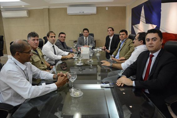 Governo do Maranhão e o STF firmaram Termo de Compromisso para adequar o sistema de execução penal e carcerário aos padrões estabelecidos pela Constituição Federal e por Tratados e Convenções Internacionais de Direitos Humanos; o Executivo se compromete a concluir a construção de quatro penitenciárias e a reforma de outras quatro, no interior do estado; "Este novo acordo abriu caminho para avançar o Sistema Judiciário do Maranhão, para estruturar o sistema penal e consagrar o autêntico plano de Governo do Maranhão que será fielmente cumprido", disse 