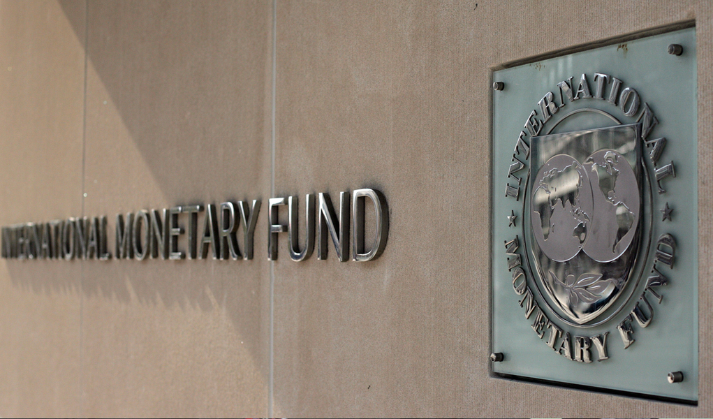 O Fundo Monetário Internacional (FMI) reviu para baixo o desempenho da economia brasileira e estimou que o Produto Interno Bruto (PIB) cairá 1,5% este ano, contra queda de 1% na previsão anterior; a projeção consta do relatório Perspectiva Econômica Mundial, divulgado nesta quinta (9) pelo FMI; para 2016, o documento também revisou para baixo a estimativa de crescimento: de 1% para 0,7% no próximo ano
 