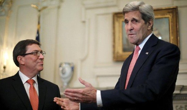 O secretário de Estado norte-americano, John Kerry, disse nesta segunda-feira que os Estados Unidos não têm a intenção neste momento de alterar seu contrato de concessão existente em relação à sua base naval na Baía de Guantánamo, em Cuba; Kerry saudou o "novo começo" das relações entre Estados Unidos e Cuba, mas disse que a normalização completa será um processo longo e complexo