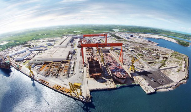 Crise financeira das empreiteiras e indefinição nos investimentos da Petrobras geraram um cenário sem precedentes de dívidas de construtoras e estaleiros com seus fornecedores; 21 empresas estão em lista de devedoras; no fim de abril, a dívida de prestadoras de serviço da petroleira com fornecedores era de R$ 411,5 milhões