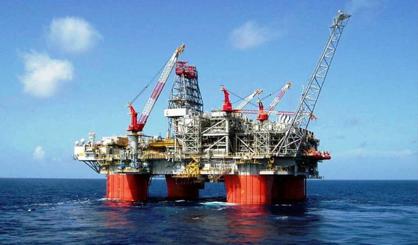 A Petrobras confirmou há pouco que o vazamento de gás ocorrido no domingo (14) em uma linha de transmissão da plataforma P-40, no campo de Marlim Sul, na Bacia de Campos, a aproximadamente 110 quilômetros da costa do Rio de Janeiro, está identificado e totalmente controlado; a Petrobras esclareceu que todas as providências foram tomadas, o vazamento foi rapidamente controlado e a equipe que trabalhava na plataforma permaneceu em total segurança