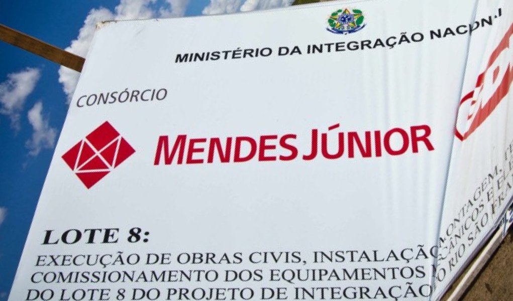 A Justiça Federal determinou nesta sexta (29) o bloqueio de bens da Construtora Mendes Júnior no valor de R$ 137,5 milhões; o bloqueio foi requerido pelo Ministério Público Federal (MPF), com base nas investigações da Operação Lava Jato; a decisão também atinge o ex-vice presidente da empreiteira Sergio Mendes e quatro ex-funcionários da empresa; o cálculo dos valores é baseado em depoimentos de delação premiada de investigados