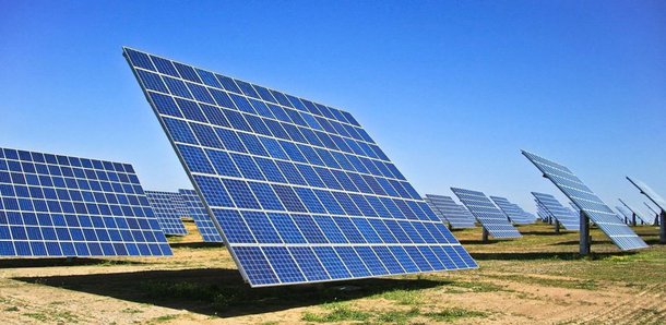 A meta do Grupo BYD, da China, é produzir 400 MW de painéis solares por ano; memorando de entendimento para oficializar o investimento de R$ 150 milhões foi assinado nesta terça-feira 19 em cerimônia no Palácio do Planalto pelo presidente da Agência Brasileira de Promoção de Exportações e Investimentos (Apex-Brasil), David Barioni, e pela vice-presidente do Grupo BYD, Stella Li